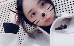 在床上男脱女人的内衣